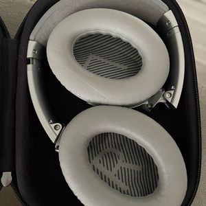 Bose headphones, used twice. Perfect condition